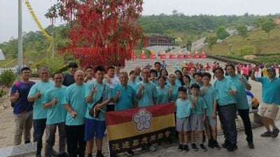 淡边嘉应同乡会一行30人 参与西天宫重阳登山