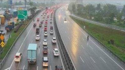 清晨雷暴袭雪隆多地　主要大道上班时段大塞车