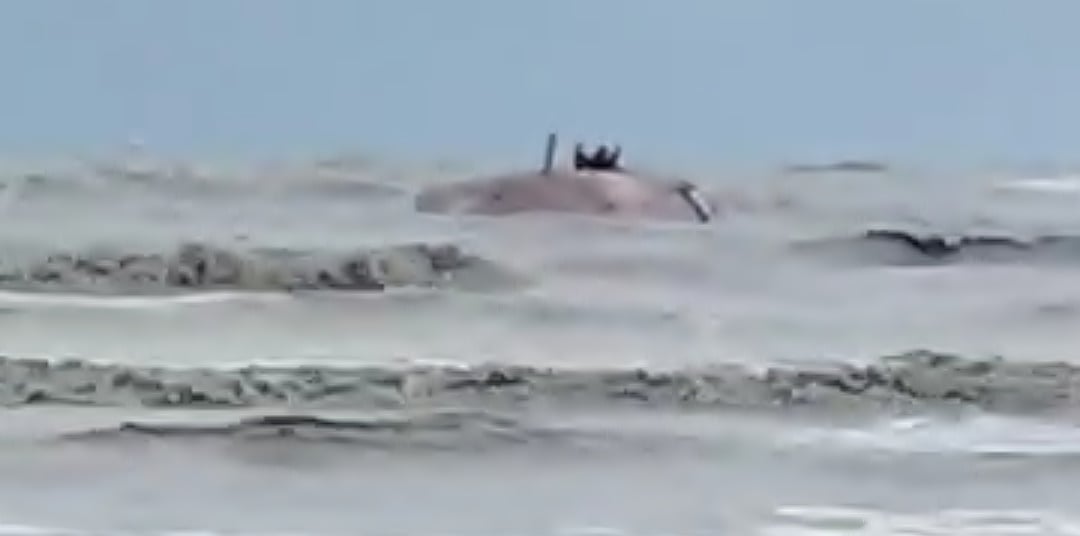 渔船回航大风浪翻覆 舵手纪日旭掉海溺毙