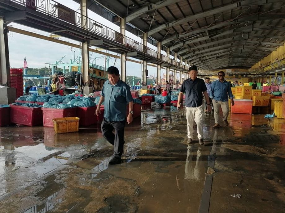 渔获丰收惨遇冰块短缺，逾30公吨海产无法保鲜最终沦为饲料。