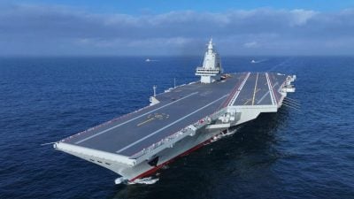 专机抵三亚 习料主持“福建舰”入列