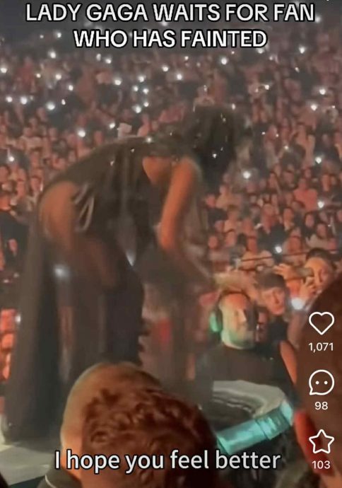 演唱会粉丝晕倒 女神卡卡急喊卡关心