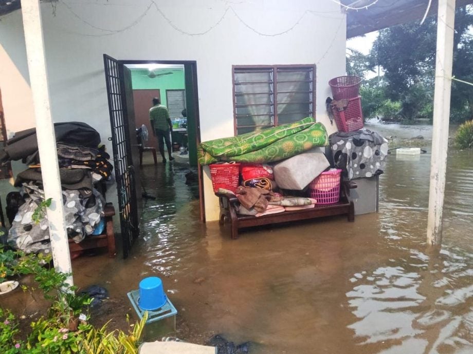 潮水冲破海堤 适耕庄住宅淹水 稻田一片狼藉