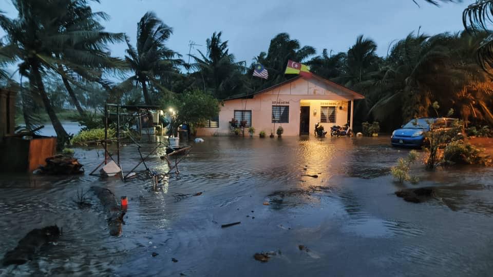 潮水冲破海堤 适耕庄住宅淹水 稻田一片狼藉