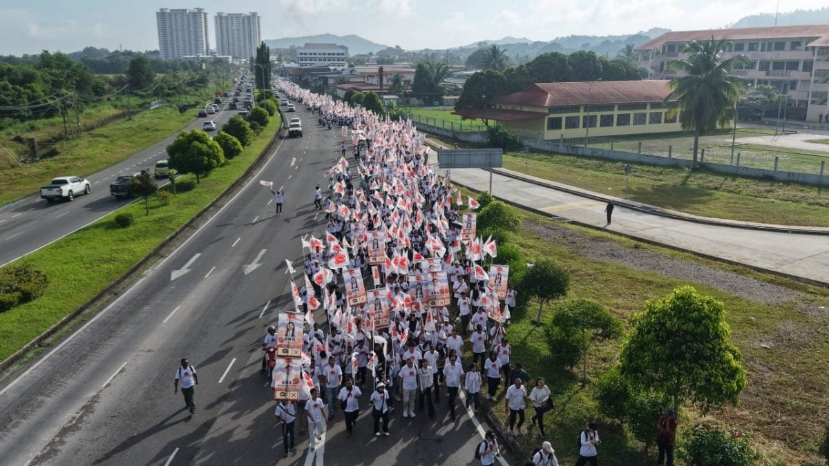 火箭伊丹两区聚集1000人 KDM:咱们2500人比你们多一倍多!