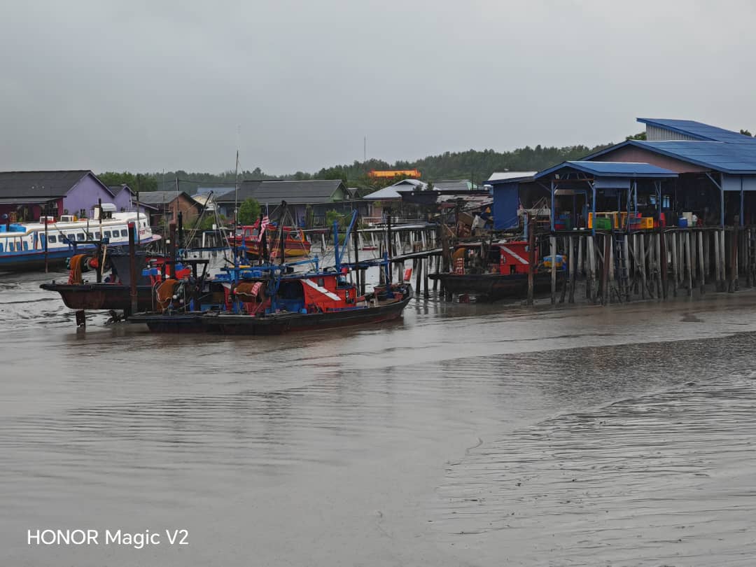热带风暴登陆 雪州渔民暂不出海 稻农苦无法割稻