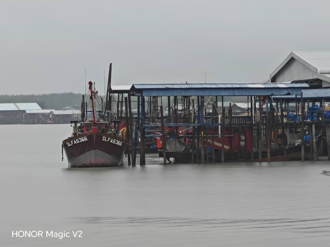 热带风暴登陆 雪州渔民暂不出海 稻农苦无法割稻