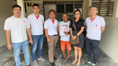 照顾癌妻拖欠租金 慈悲社捐助黄志成4千