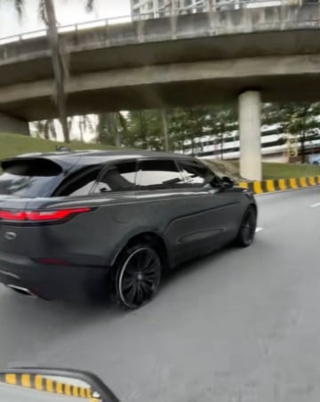 爆胎豪车路上危险行驶 警：司机被捕查是否涉毒或酒驾