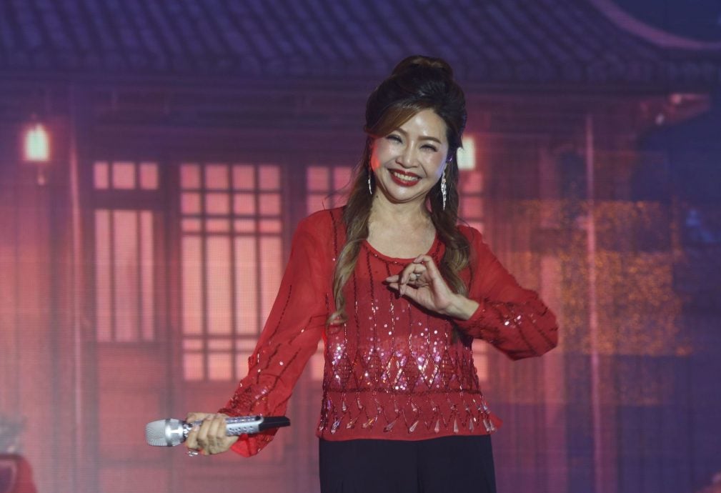 爱华教义演| 8组艺人“解锁技能”热唱 谢采妘即兴跳《大展鸿图》掀高潮