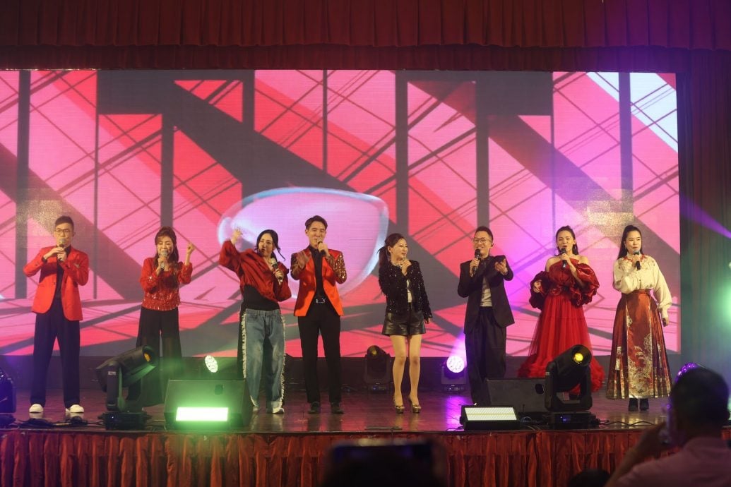 爱华教义演| 8组艺人“解锁技能”热唱 谢采妘即兴跳《大展鸿图》掀高潮