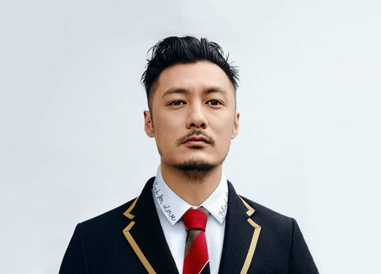 爽骑重型摩托不理港大火 余文乐挨批没同理心