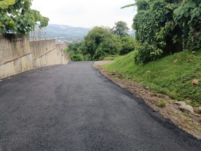 万挠三育华小后山难行   梁自坚批10.9万铺路