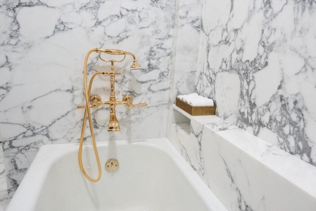 特朗普为白宫林肯卧室翻新浴室