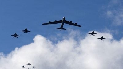 特朗普权衡空袭委内瑞拉！美军万人待命 智库：动武几率40至60%