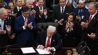 特朗普签署妥协拨款法案 终结政府史上最长43天停摆