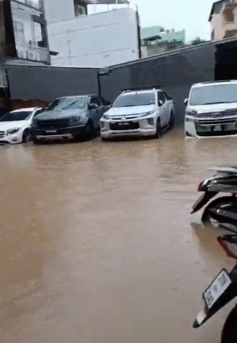 独家｜泰南大水灾｜往合艾受阻 旅客转移阵地继续行程