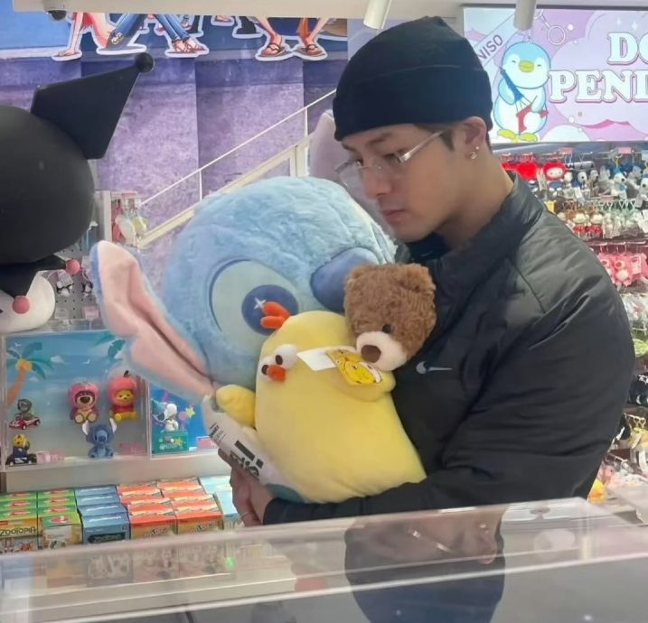 王嘉尔巴黎逛街买内裤 穿何尺码全世界皆知