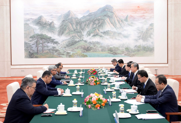 王毅指中马要维护二战胜利成果 不允许任何人开历史倒车