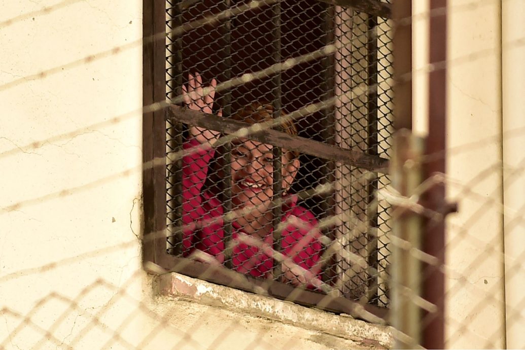 玻利维亚最高法院下令释放前临时总统