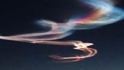 甘肃出现“非自然”七彩祥云　专家解密：或与火箭导弹轨迹有关