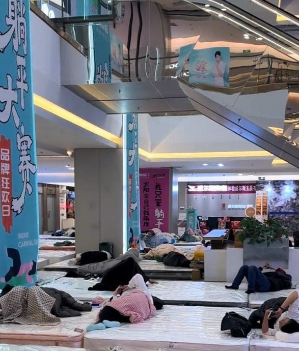 男子淘汰200余人在“躺平大赛”夺冠,躺床垫上33小时35分钟全程没上厕所