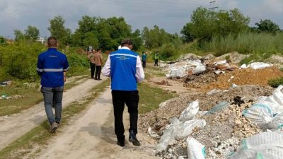 疑化学废料致多头牛亡 环境局采集样本化验