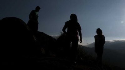 登山遇“离奇事件”？女大生陷歇斯底里吓坏同伴