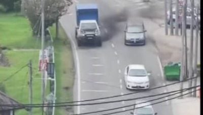 皮卡金马仑道路危险超车 肇事司机被捕接罚单