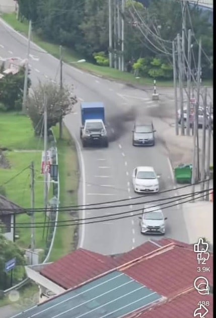 皮卡金马仑道路危险超车 肇事司机被捕接罚单