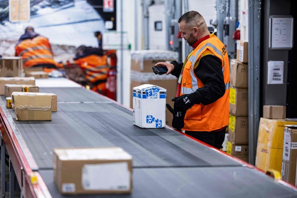 看世界/欧盟拟取消小包裹免税　法国敦促最快2026年实施