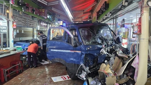 看世界/韩国货车冲入市场酿2死 司机无酒驾