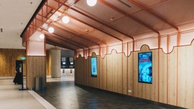 看电影被情侣干扰出声提醒 “他们散场后威胁要揍我”