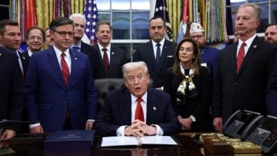 特朗普签署临时拨款法案 美最长政府停摆结束