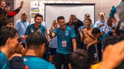 称香港足球队和球迷“笨蛋”   新加坡部长道歉收回言论