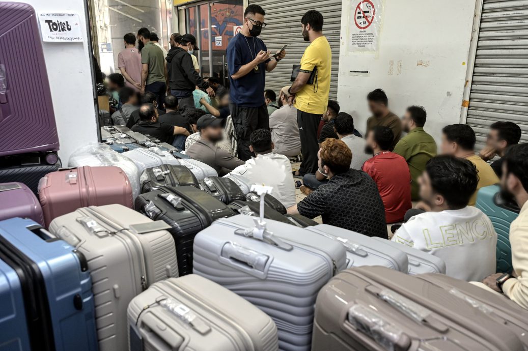 移民局突击秋杰路批发商场 124名非法入境者落网