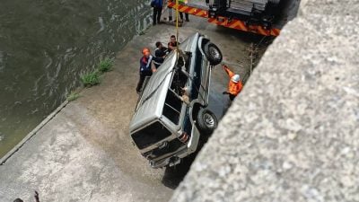 突发洪水冲走工头！三菱Pajero今被打捞上岸 人仍失踪