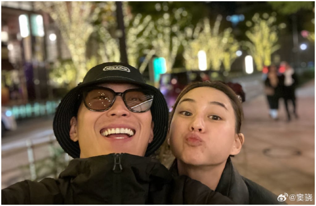 窦骁、何超莲英国被偶遇 感情好打脸婚变传闻