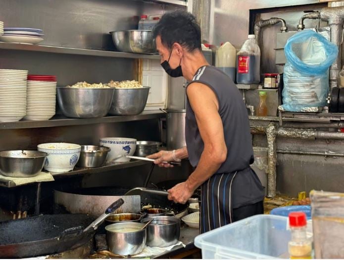 米其林煮炒摊主肠癌三期康复 分享战胜病魔“要诀”