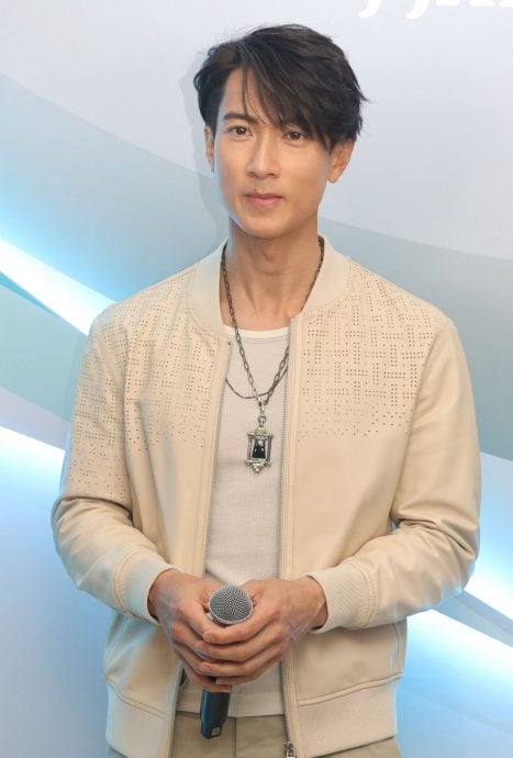 紧身鱼尾裙礼服撇怀4胎 胡杏儿贵气走猫步比爱心