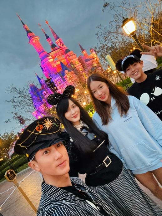 紧身鱼尾裙礼服撇怀4胎 胡杏儿贵气走猫步比爱心