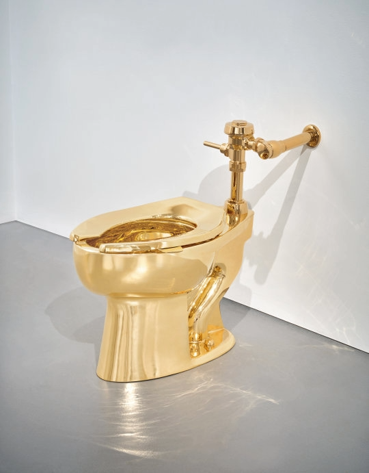 继“天价香蕉”后又一神奇艺术品上架拍卖!卡特兰名作黄金马桶《美国》,1000万美元起标