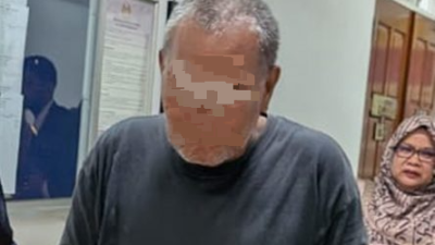 涉对2继女肢体猥亵 继父不认罪1万保外