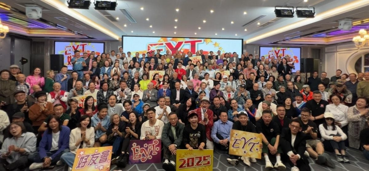 罗兰抱恙出席《欢乐今宵》晚会 余慕莲坐轮椅撑场