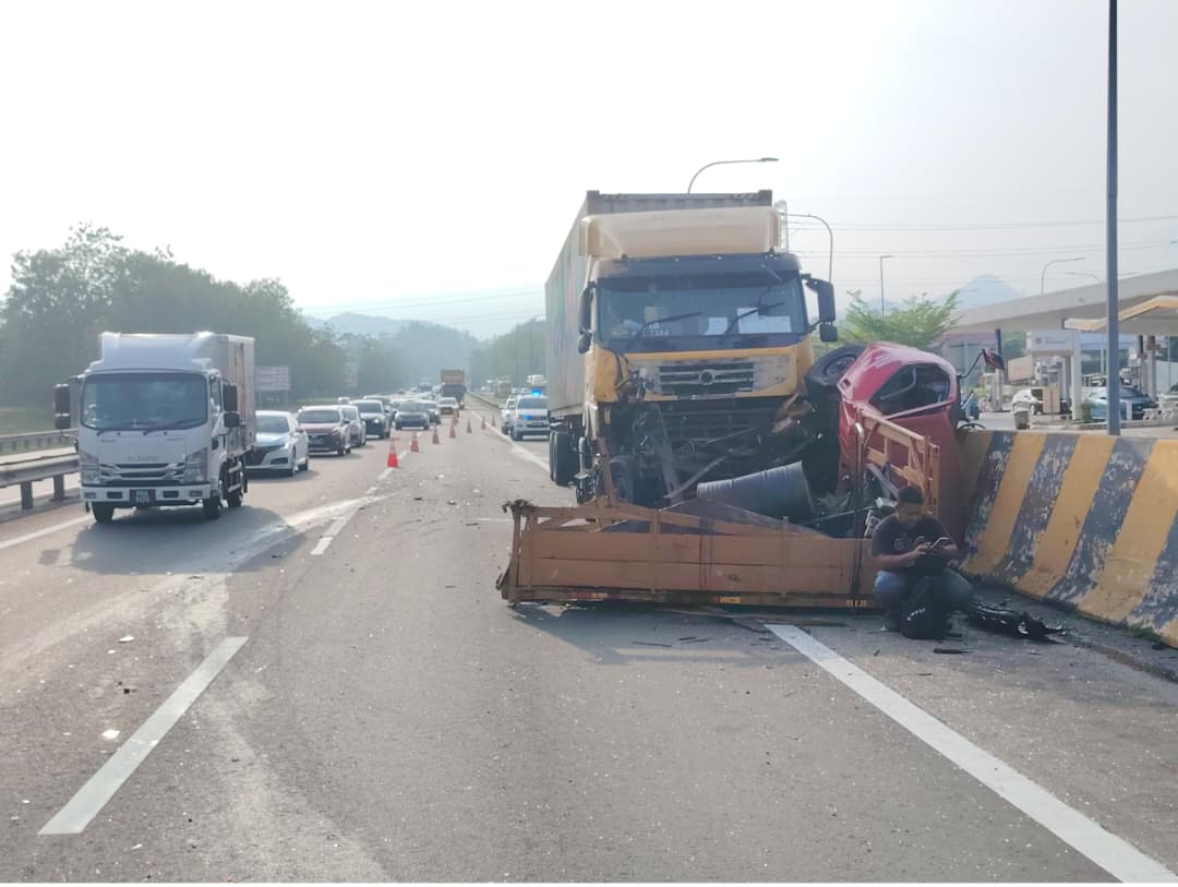 罗里刹车失灵追尾罗里 造成5车连环撞