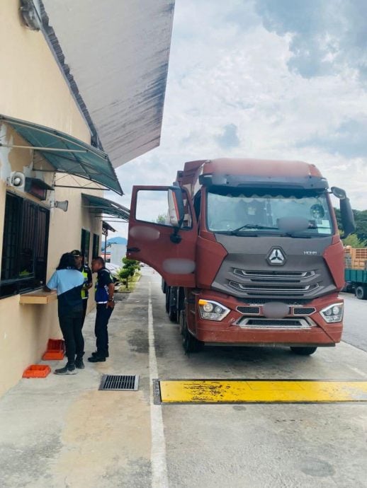 罗里超载2万6300公斤遭取缔 霹陆交局提高执法力度 