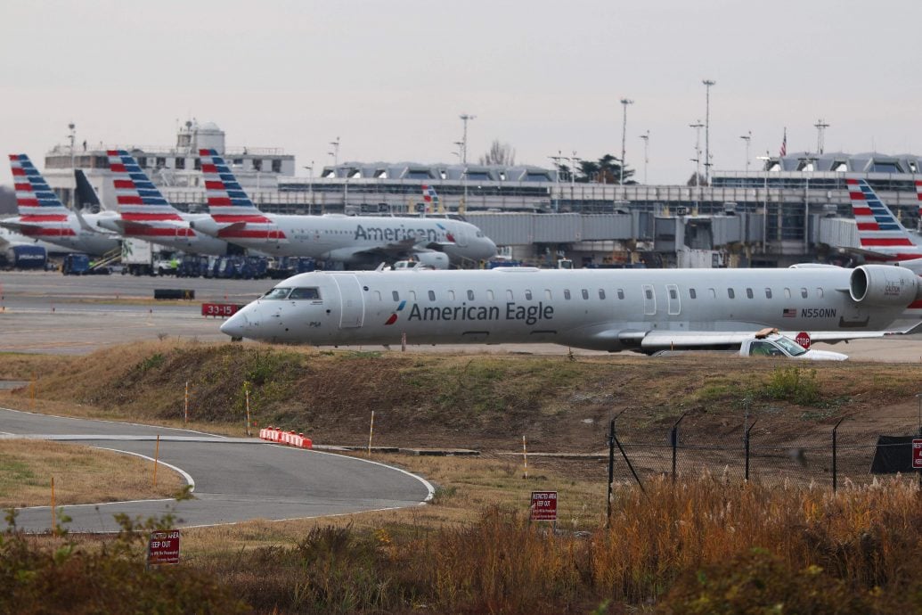 美国迎15年来最糟糕感恩节 雷暴致多个机场停运延误