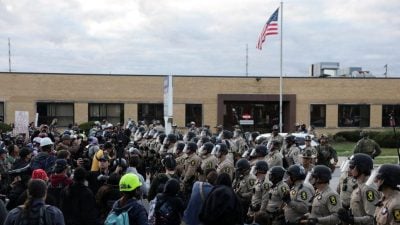 美官员：特朗普政府已撤销8万张非移民签证