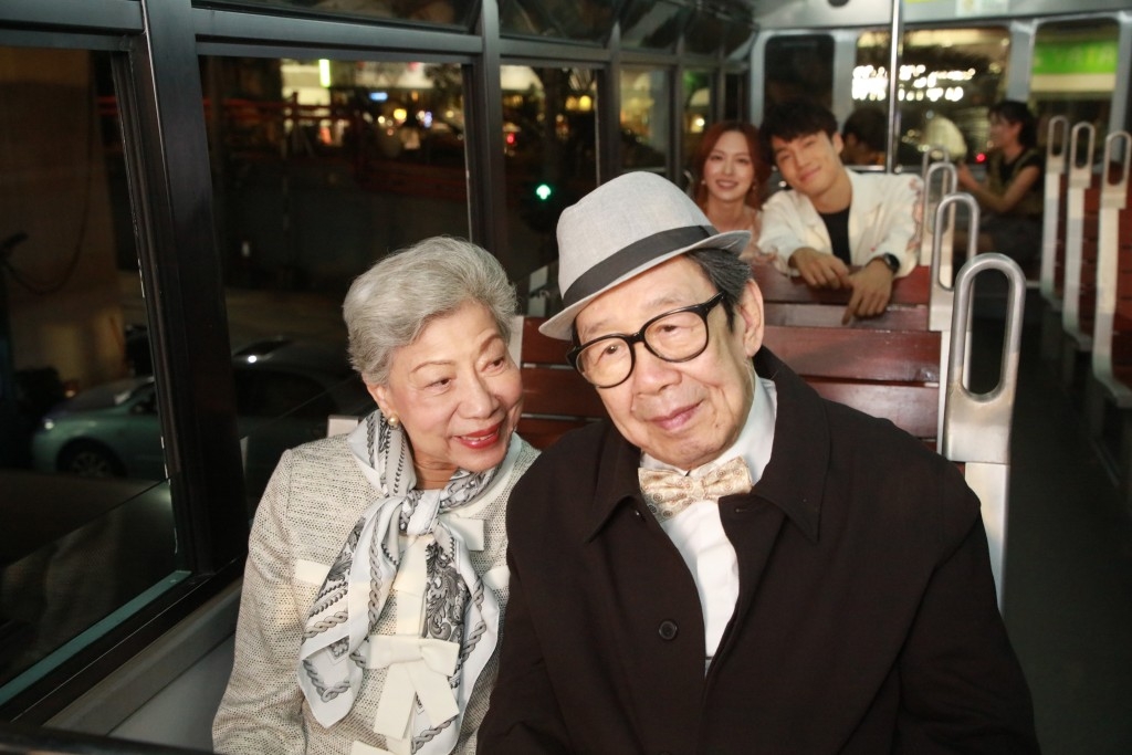 胡枫罗兰激吻照流出 背后真相曝光