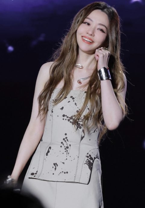 自爆患带状疱疹旧伤复发 张靓颖取消跨年加场